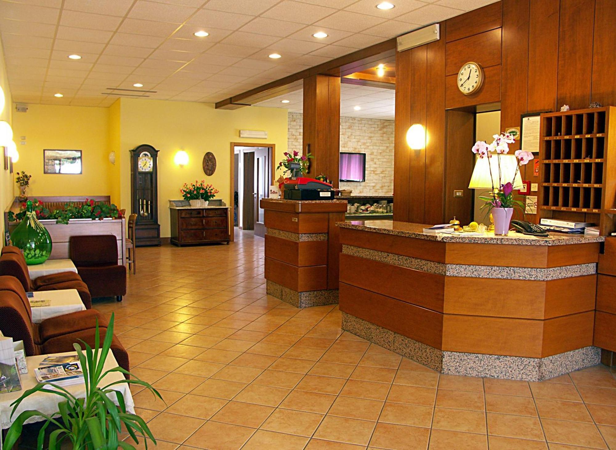 Hotel Villa Clara Торболе Экстерьер фото