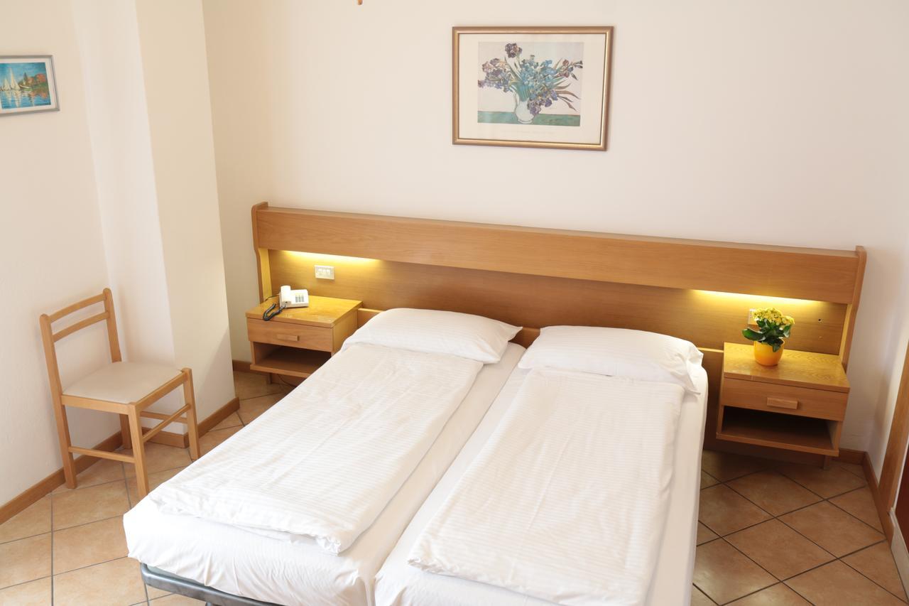 Hotel Villa Clara Торболе Экстерьер фото
