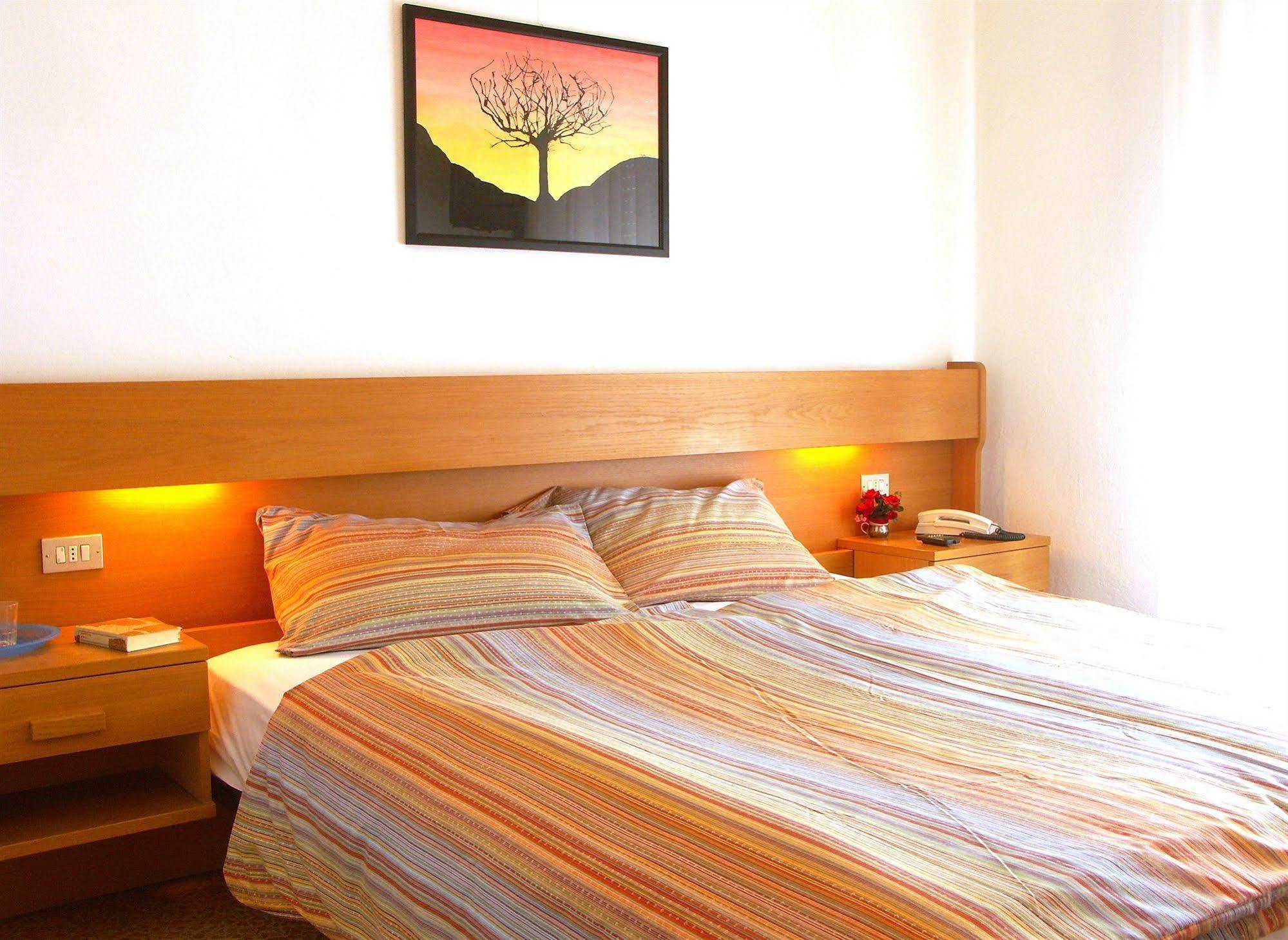 Hotel Villa Clara Торболе Экстерьер фото