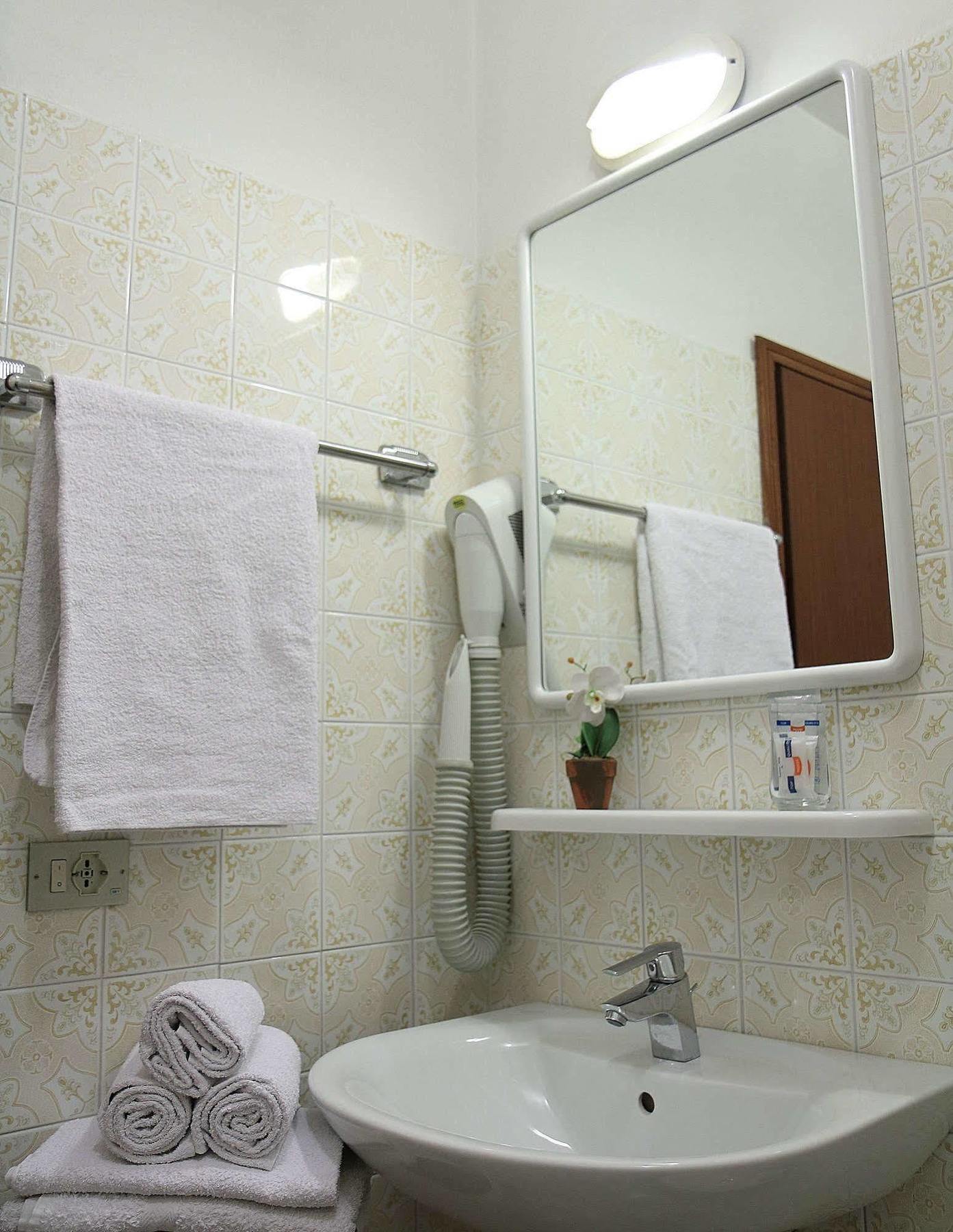 Hotel Villa Clara Торболе Экстерьер фото