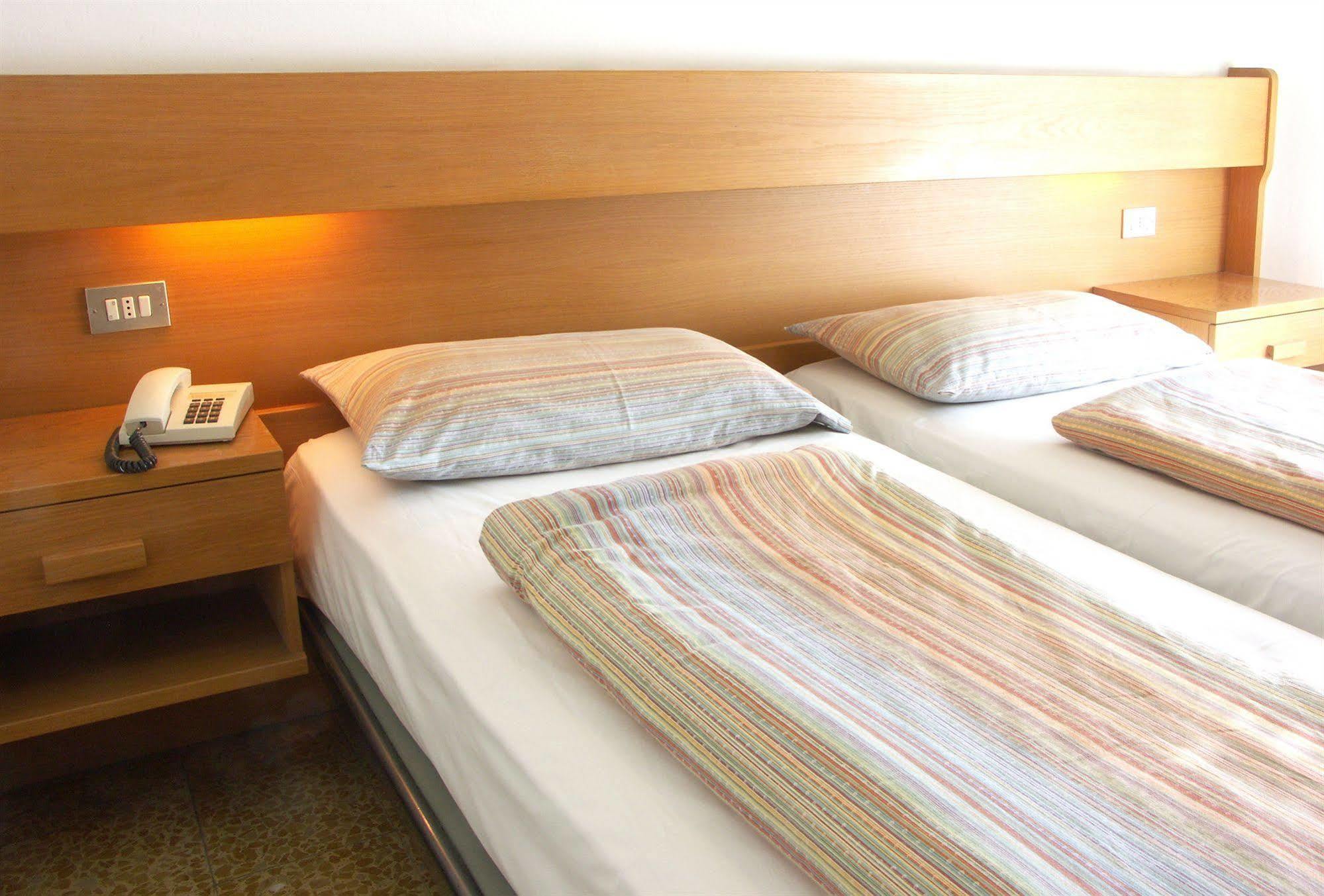 Hotel Villa Clara Торболе Экстерьер фото