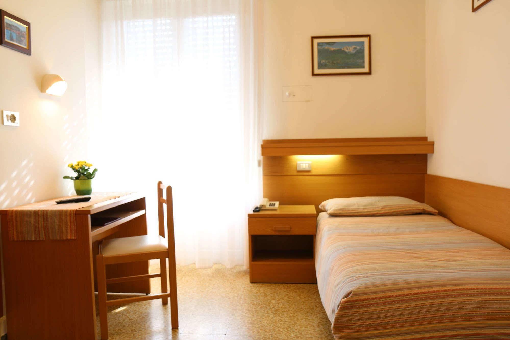 Hotel Villa Clara Торболе Экстерьер фото